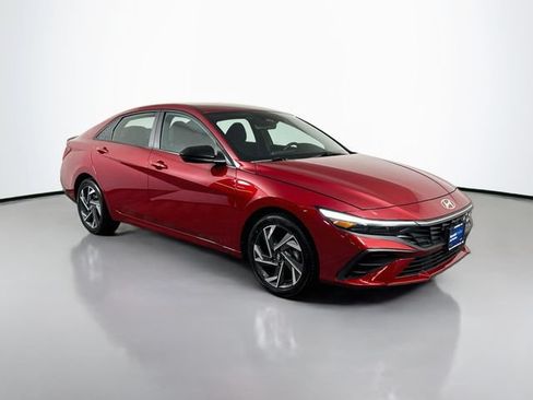 Certified 2025 Hyundai Elantra Sport FWD image 10
