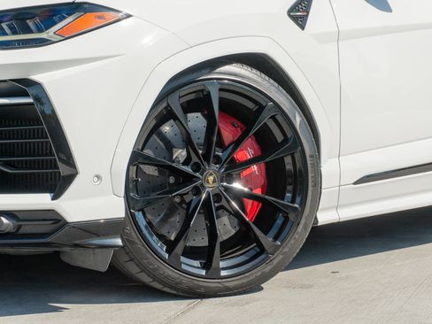 Used 2021 Lamborghini Urus AWD/4WD image 23