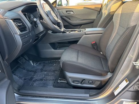 Used 2021 Nissan Rogue SV image 19