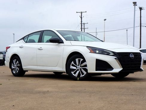 Certified 2024 Nissan Altima 2.5 S image 3