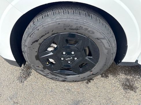 Used 2025 Kia Carnival image 37