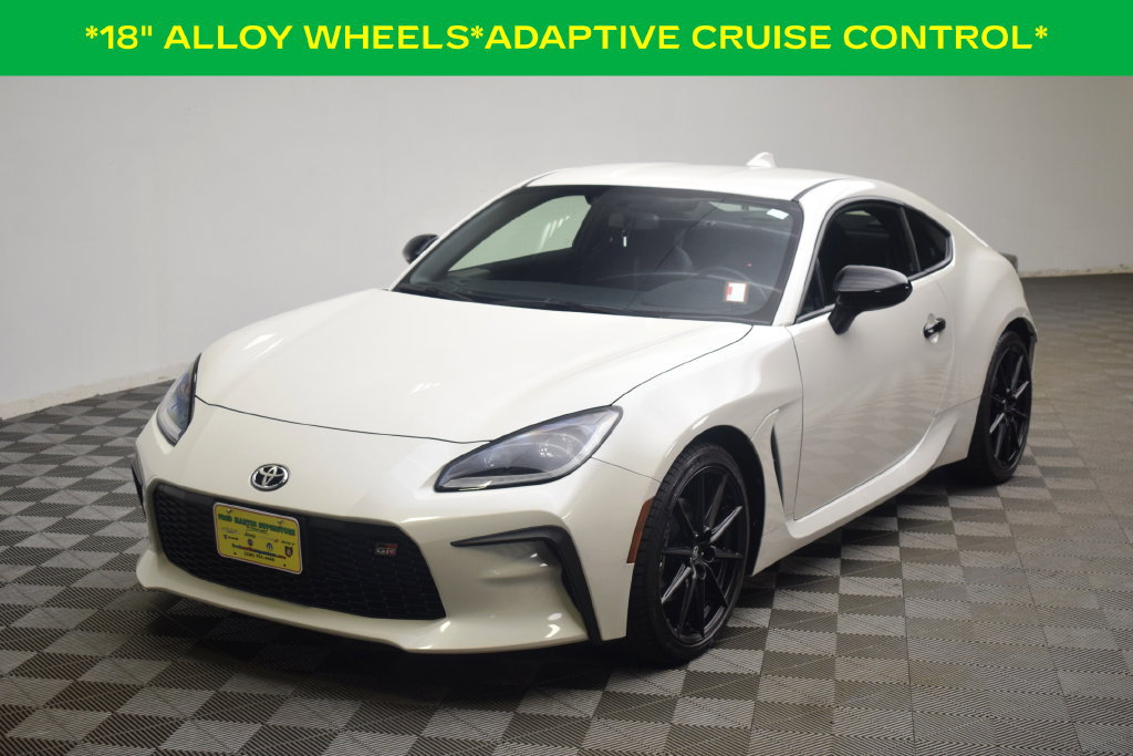 Used 2025 Toyota GR86 Premium w/ ALL Weather Mat Package (TMS) RWD image 2