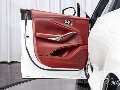 Used 2021 Aston Martin DBX image 24