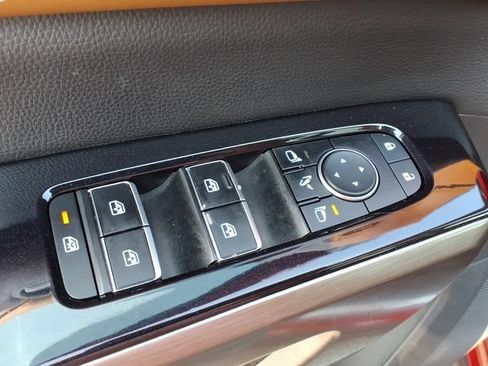 Used 2023 Nissan Pathfinder Platinum AWD/4WD image 10