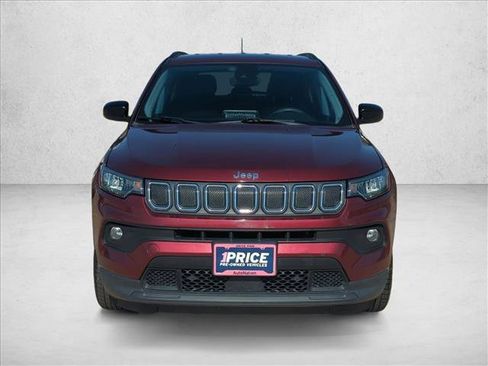 Used 2022 Jeep Compass Latitude image 2