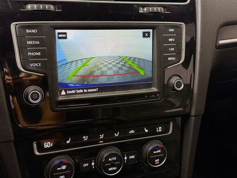 Used 2017 Volkswagen Golf R 4-Door image 18