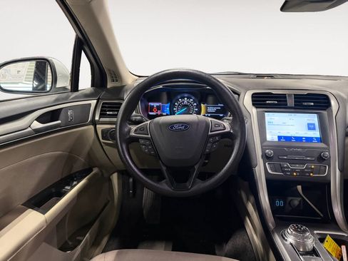 Used 2020 Ford Fusion SE FWD image 13