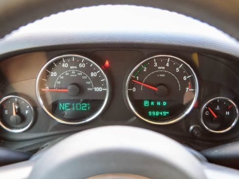 Used 2018 Jeep Wrangler Unlimited Rubicon w/ Connectivity Group AWD/4WD image 11