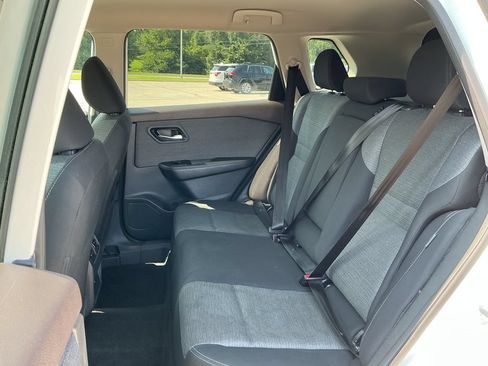 Used 2023 Nissan Rogue SV AWD/4WD image 19