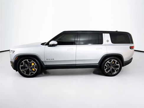 Used 2025 Rivian R1S Premium image 4