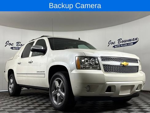 Used 2012 Chevrolet Avalanche LTZ AWD/4WD image 4
