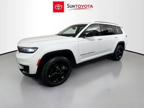Used 2023 Jeep Grand Cherokee L Laredo image 9