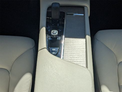 Used 2023 Volvo XC90 B5 Plus image 20