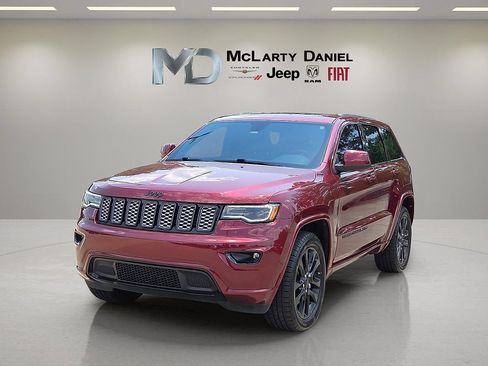Used 2022 Jeep Grand Cherokee Laredo X AWD/4WD image 2