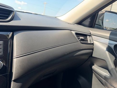 Used 2020 Nissan Rogue S FWD image 24