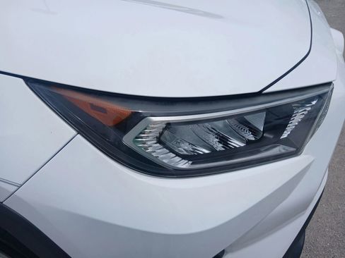 Used 2020 Toyota RAV4 XLE w/ Convenience Package FWD image 23