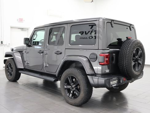 Used 2022 Jeep Wrangler Unlimited Sahara AWD/4WD image 5