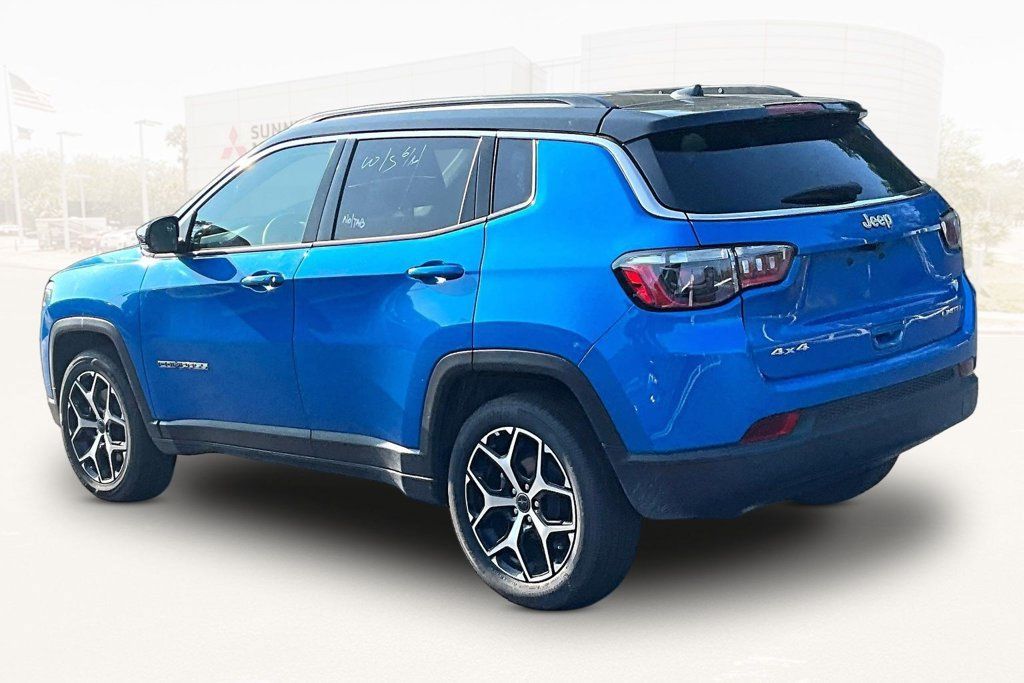 Used 2025 Jeep Compass Limited AWD/4WD image 4