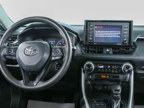 Used 2021 Toyota RAV4 LE FWD image 17