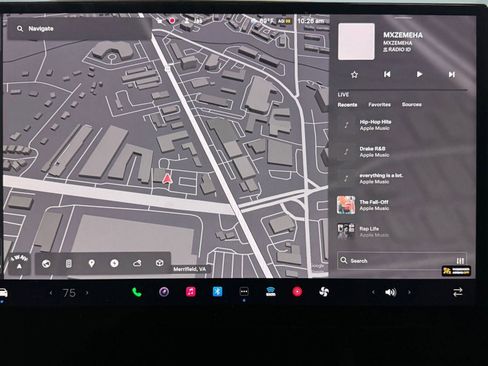 Used 2023 Tesla Model X image 18