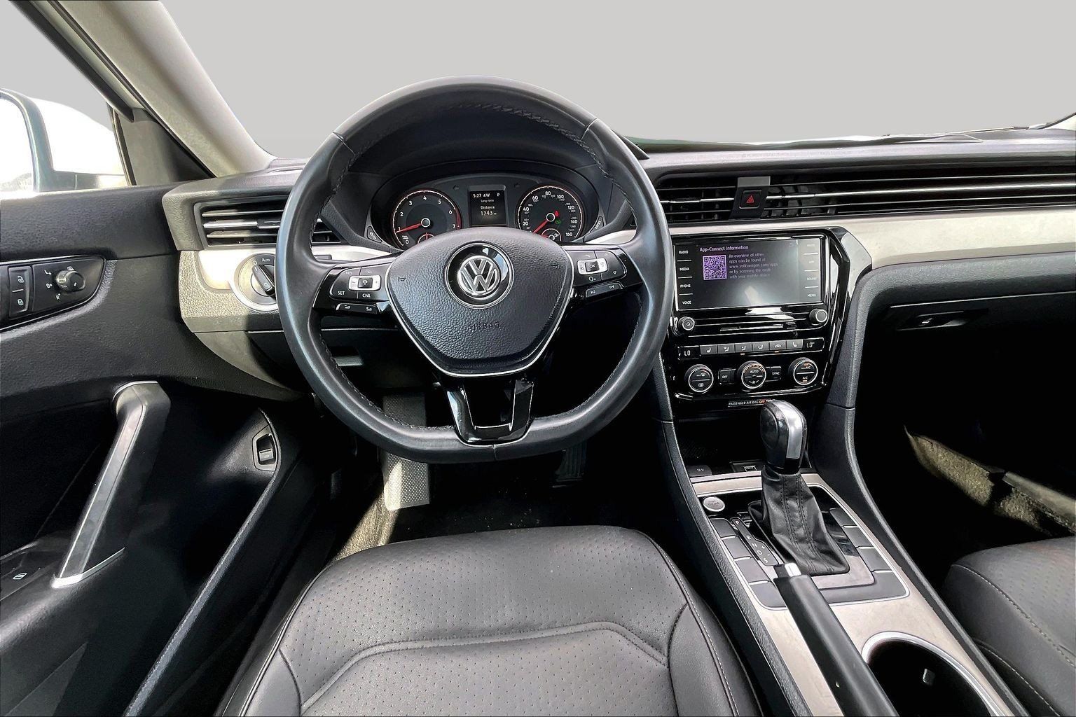 Used 2021 Volkswagen Passat 2.0T SE FWD image 5