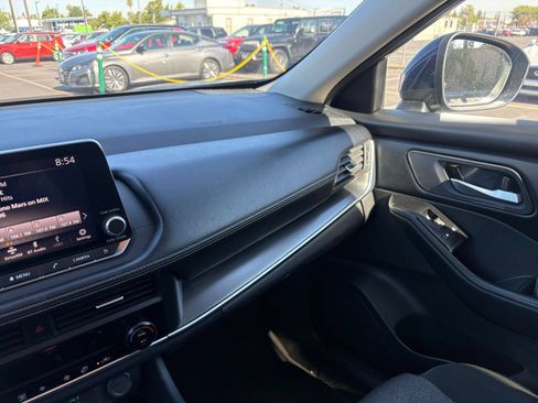 Used 2025 Nissan Rogue SV FWD image 37