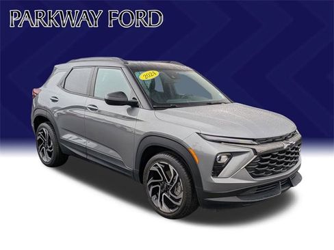 Used 2024 Chevrolet TrailBlazer RS w/ Driver Confidence Package image 3