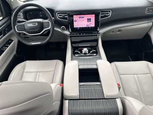 Used 2024 Jeep Wagoneer Series III w/ Premium Group I image 23