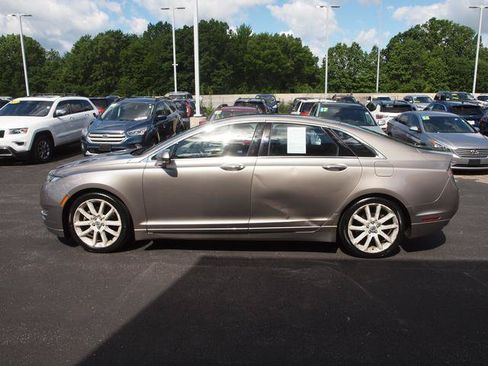 Used 2015 Lincoln MKZ AWD image 3