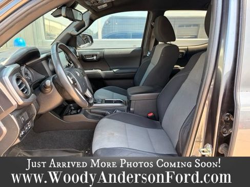 Used 2020 Toyota Tacoma TRD Off-Road AWD/4WD image 10