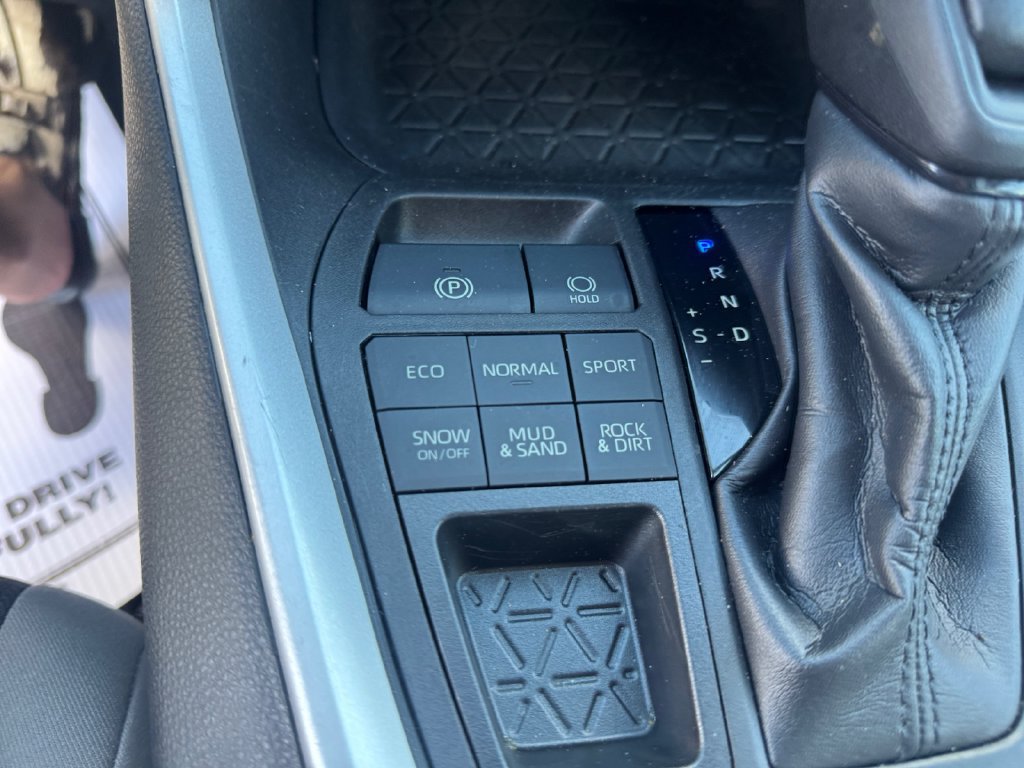 Used 2021 Toyota RAV4 XLE AWD/4WD image 22