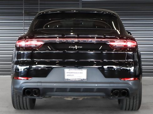 Certified 2023 Porsche Cayenne Platinum Edition image 9