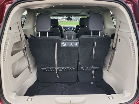 Used 2018 Chrysler Pacifica Touring-L Plus w/ Tire & Wheel Group FWD image 33