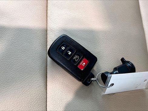 Used 2015 Toyota RAV4 Limited FWD image 14