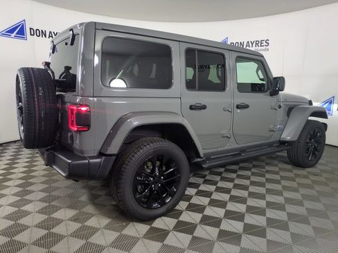 Used 2021 Jeep Wrangler Unlimited Sahara w/ Cold Weather Group AWD/4WD image 5