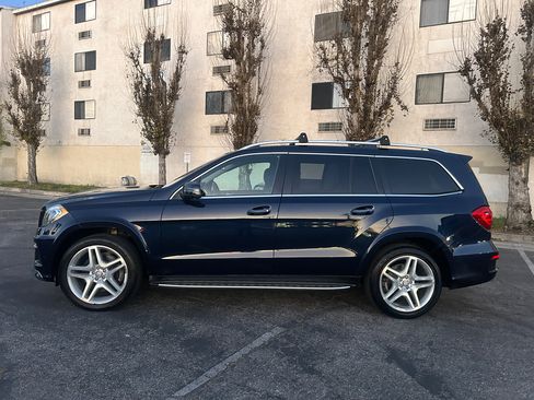 Used 2015 Mercedes-Benz GL 550 4MATIC image 2