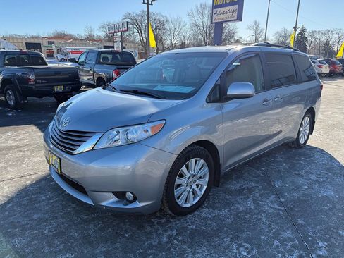 Used 2015 Toyota Sienna XLE Premium image 96