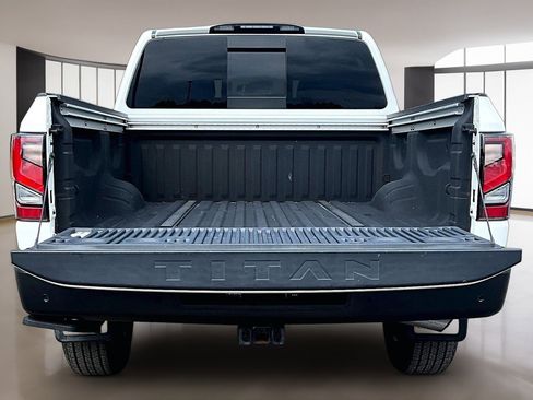Used 2021 Nissan Titan PRO-4X w/ Pro-4x Convenience Package AWD/4WD image 7