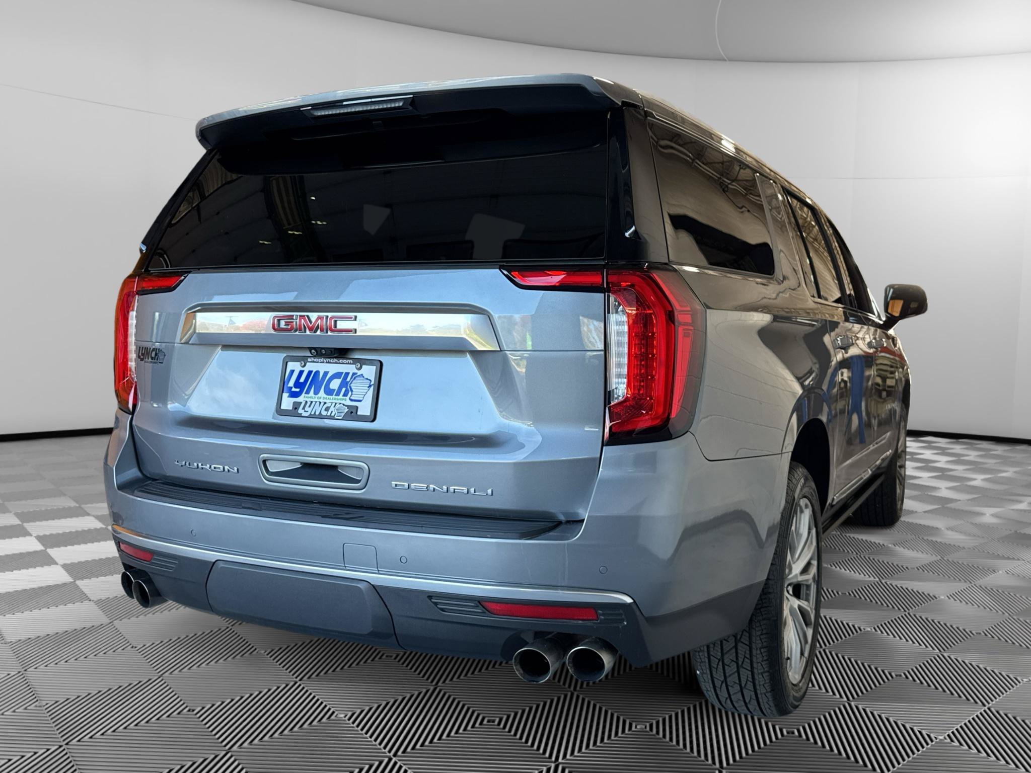 Used 2021 GMC Yukon XL Denali w/ Denali Premium Package AWD/4WD image 5