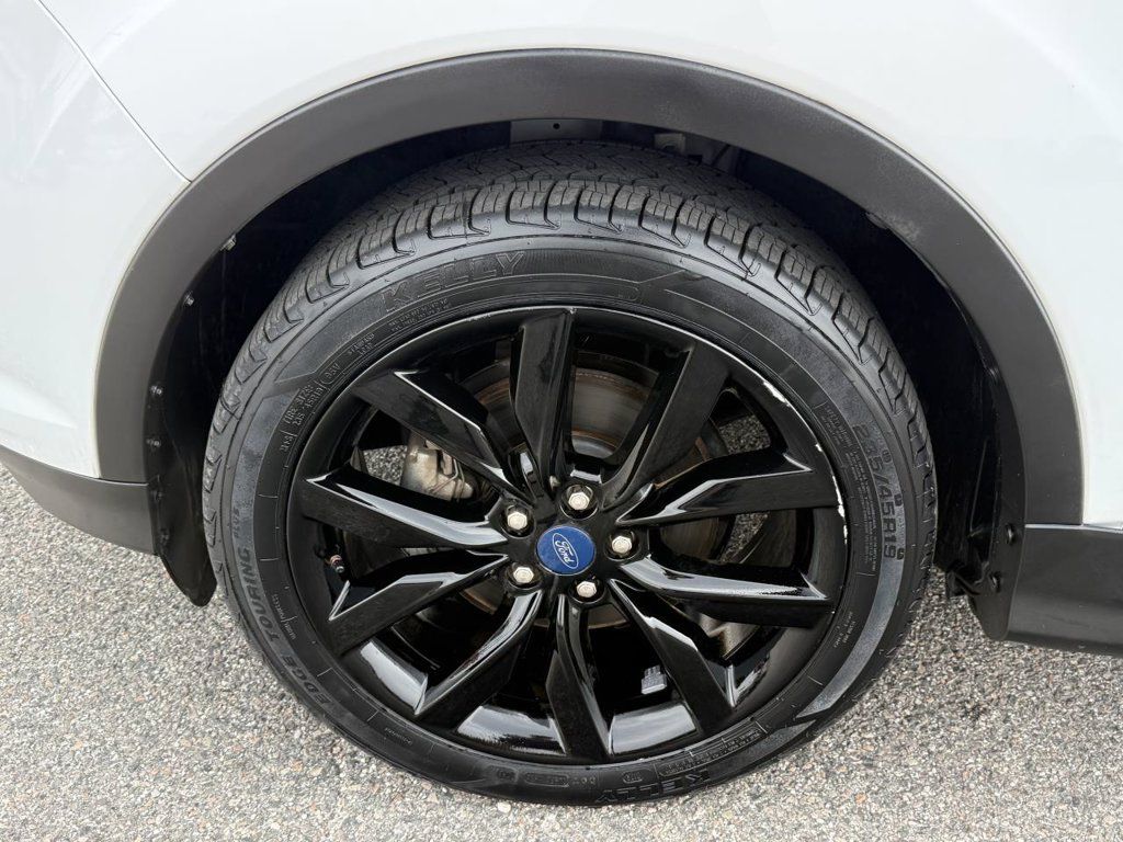 Used 2018 Ford Escape SE w/ SE Sport Appearance Package FWD image 24