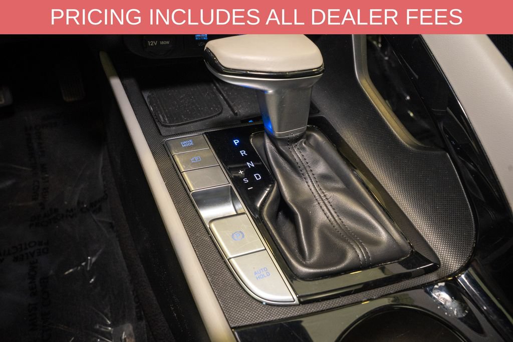 Used 2025 Hyundai Elantra Limited FWD image 17