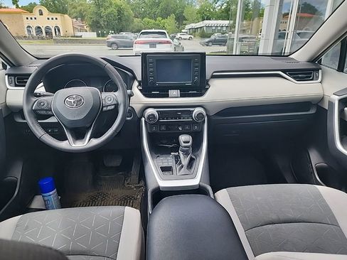 Used 2022 Toyota RAV4 XLE w/ Convenience Package AWD/4WD image 15