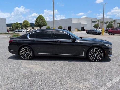 Used 2022 BMW 750i xDrive w/ Luxury Rear Seating Package AWD/4WD image 3