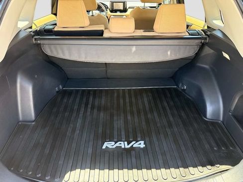 Used 2022 Toyota RAV4 LE AWD/4WD image 16