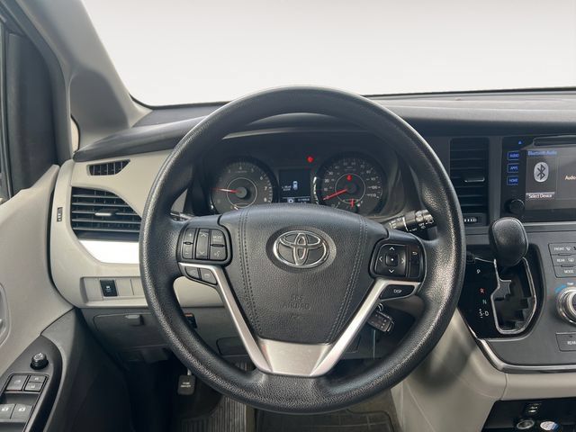 Used 2015 Toyota Sienna LE AWD/4WD image 13