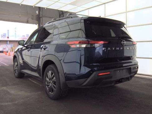 Used 2023 Nissan Pathfinder SV w/ SV Premium Package AWD/4WD image 7