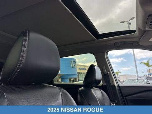 Used 2025 Nissan Rogue Platinum FWD image 19