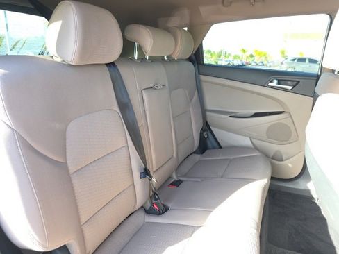 Used 2019 Hyundai Tucson SE w/ Cargo Package image 7