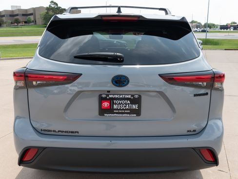 Used 2024 Toyota Highlander XLE AWD/4WD image 22