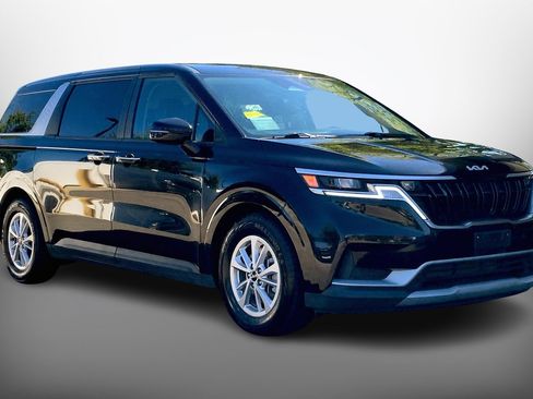 Used 2024 Kia Carnival LX image 3